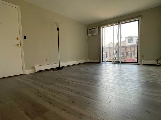 124 Mammoth Rd Apt 21, Hooksett, NH 03106