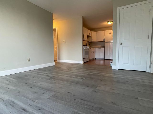124 Mammoth Rd Apt 21, Hooksett, NH 03106