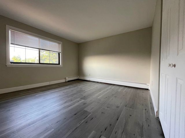 124 Mammoth Rd Apt 21, Hooksett, NH 03106