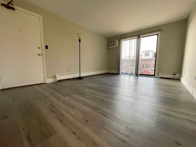 124 Mammoth Rd Apt 21, Hooksett, NH 03106
