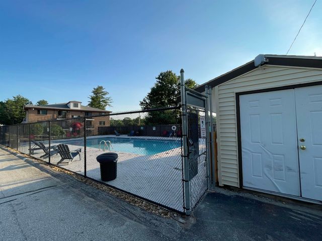 124 Mammoth Rd Apt 21, Hooksett, NH 03106