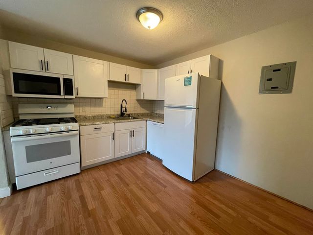 124 Mammoth Rd Apt 21, Hooksett, NH 03106