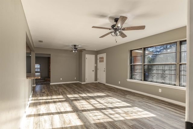 2614 S Lilly St, Longview, TX 75602