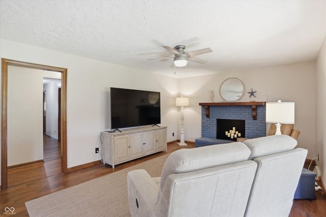 863 W Ashbourne Lane, Greenwood, IN 46142