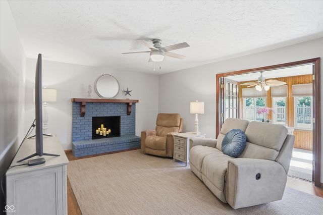 863 W Ashbourne Lane, Greenwood, IN 46142