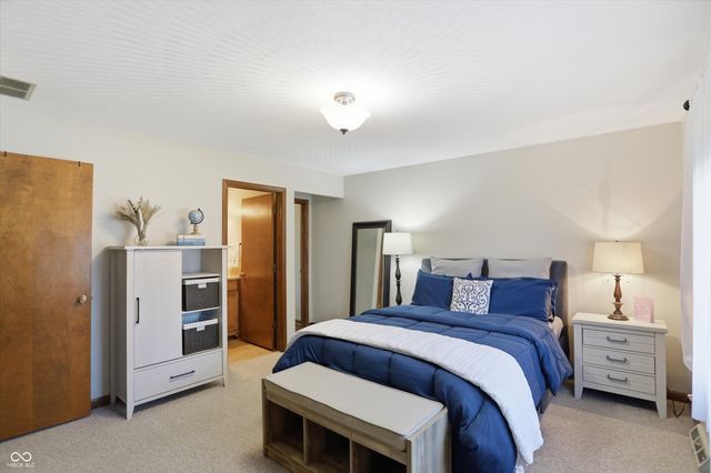 863 W Ashbourne Lane, Greenwood, IN 46142