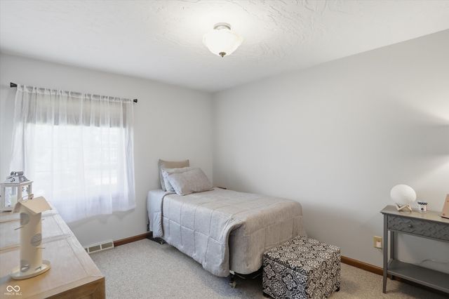 863 W Ashbourne Lane, Greenwood, IN 46142