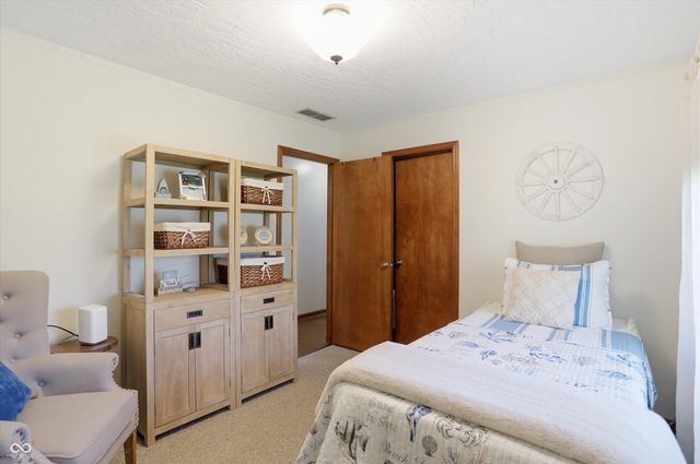 863 W Ashbourne Lane, Greenwood, IN 46142