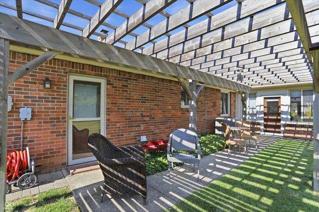 863 W Ashbourne Lane, Greenwood, IN 46142