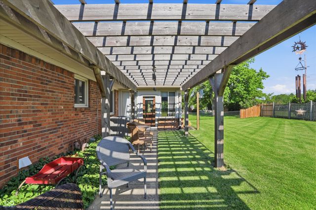 863 W Ashbourne Lane, Greenwood, IN 46142