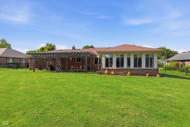 863 W Ashbourne Lane, Greenwood, IN 46142