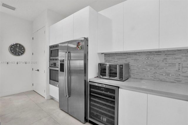 10055 NW 77th St, Doral, FL 33178