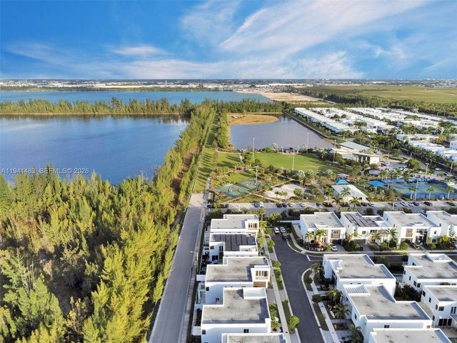 10055 NW 77th St, Doral, FL 33178