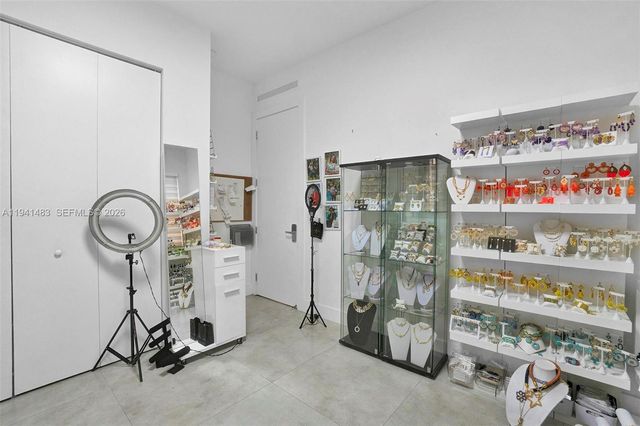 10055 NW 77th St, Doral, FL 33178