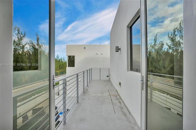 10055 NW 77th St, Doral, FL 33178