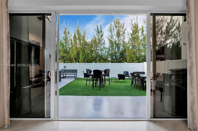 10055 NW 77th St, Doral, FL 33178