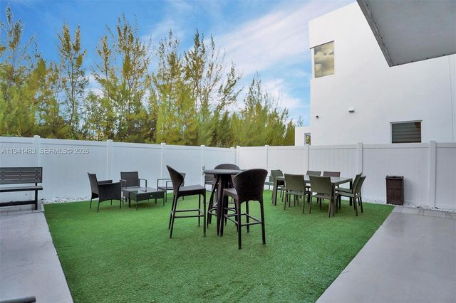 10055 NW 77th St, Doral, FL 33178