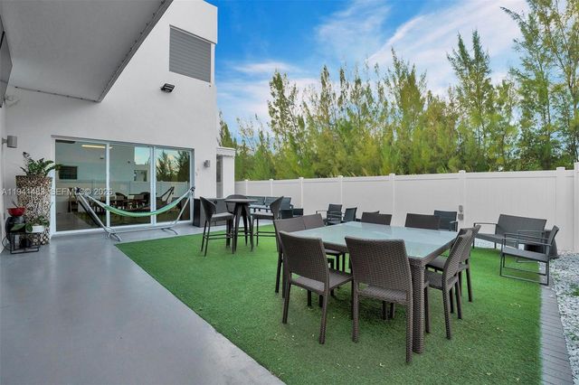 10055 NW 77th St, Doral, FL 33178