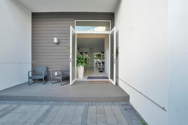 10055 NW 77th St, Doral, FL 33178