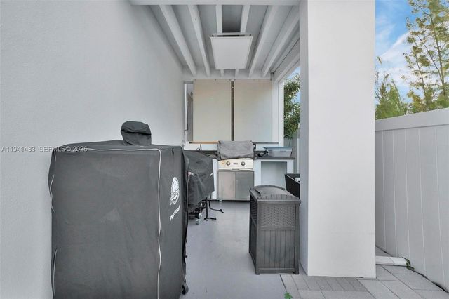 10055 NW 77th St, Doral, FL 33178