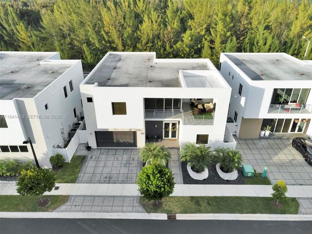 10055 NW 77th St, Doral, FL 33178