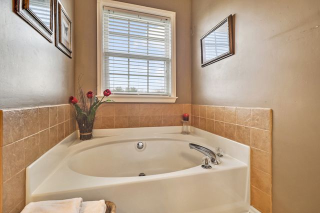 103 Peachtree St, White House, TN 37188