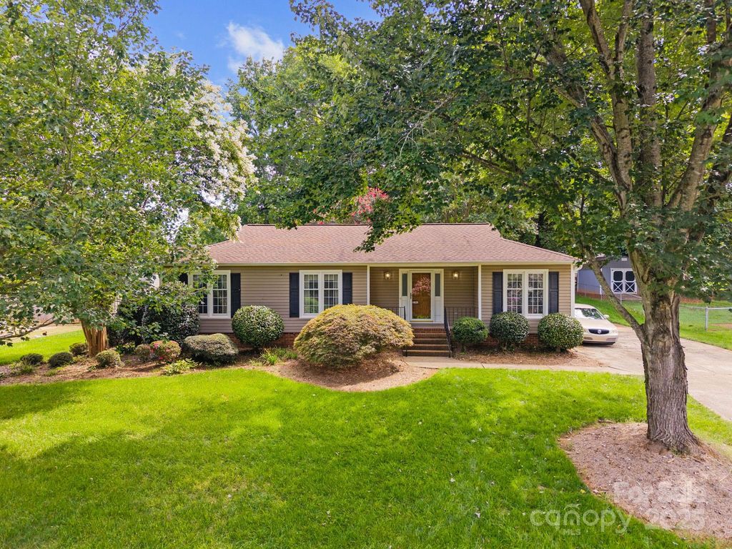 2624 Castlewood Drive, Gastonia, NC 28056