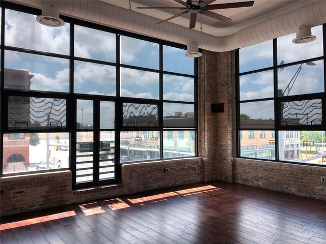 110 W 2nd ST Loft B, Taylor, TX 76574