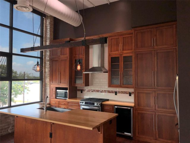 110 W 2nd ST Loft B, Taylor, TX 76574
