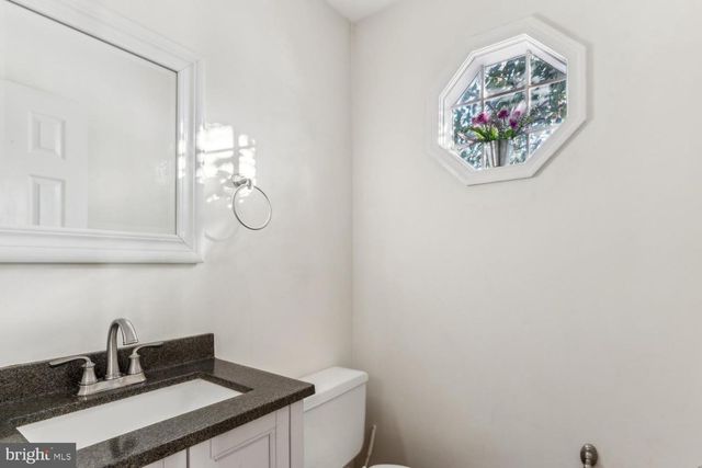 8624 BURLING WOOD DR, Springfield, VA 22152