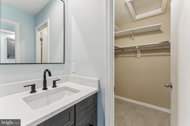 8624 BURLING WOOD DR, Springfield, VA 22152