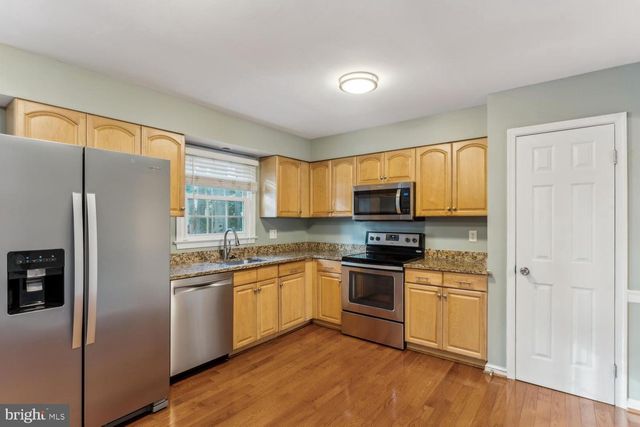 8624 BURLING WOOD DR, Springfield, VA 22152