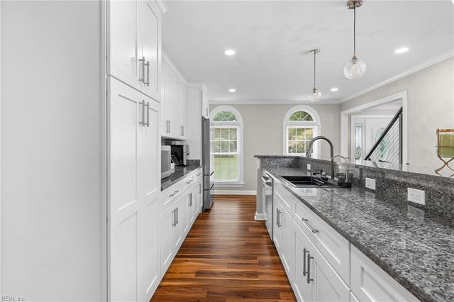 641 Ravenwoods DR, Chesapeake, VA 23322