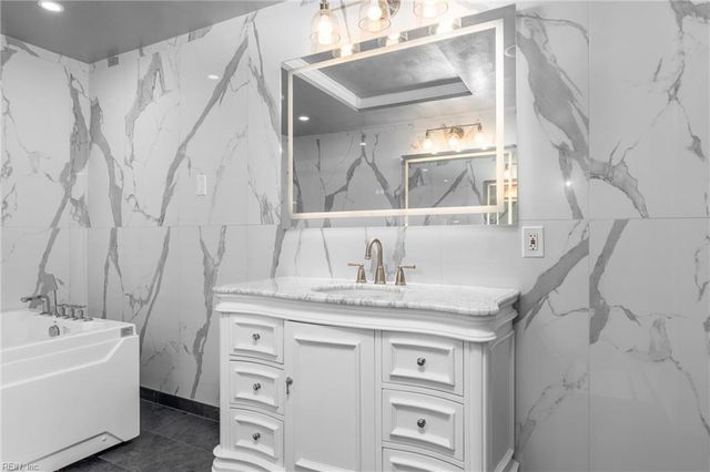 641 Ravenwoods DR, Chesapeake, VA 23322