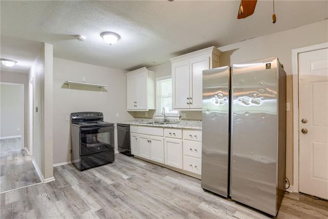 18802 S Lakeside Lane, Belton, MO 64012