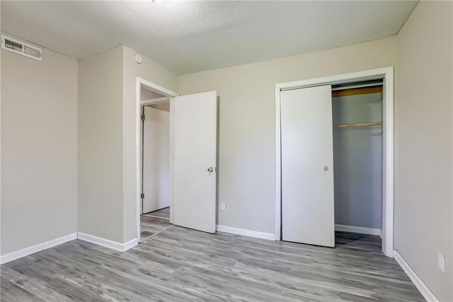 18802 S Lakeside Lane, Belton, MO 64012