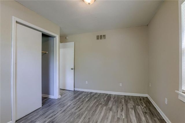 18802 S Lakeside Lane, Belton, MO 64012