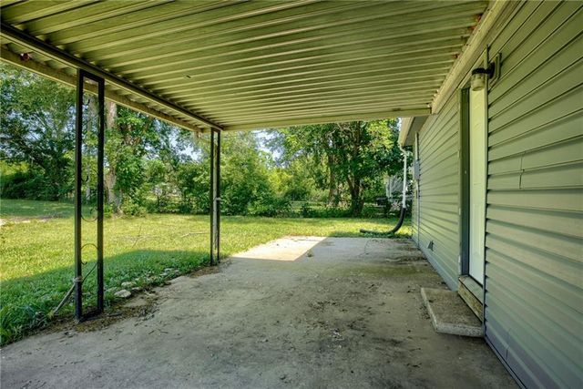 18802 S Lakeside Lane, Belton, MO 64012