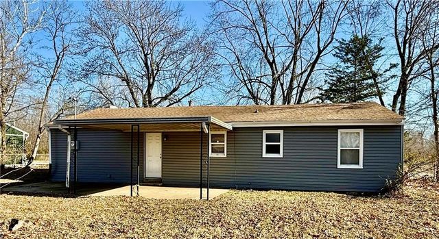 18802 S Lakeside Lane, Belton, MO 64012