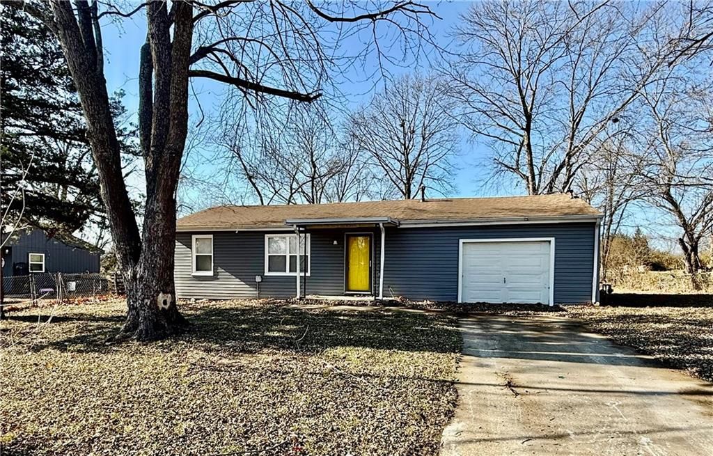 18802 S Lakeside Lane, Belton, MO 64012