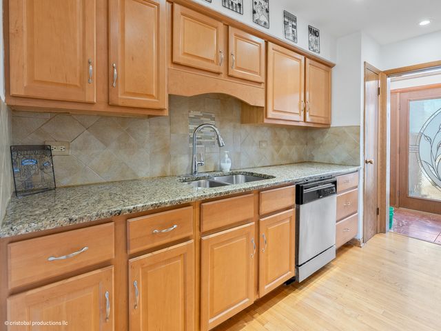 16333 University Avenue, South Holland, IL 60473