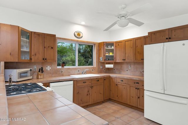 4921 E Camino De Los Olivos, Tucson, AZ 85718