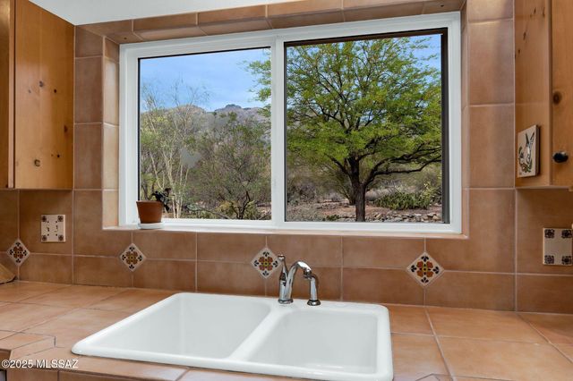 4921 E Camino De Los Olivos, Tucson, AZ 85718