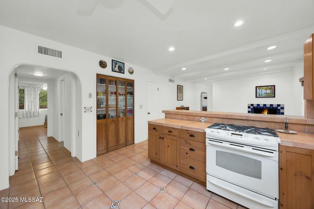 4921 E Camino De Los Olivos, Tucson, AZ 85718