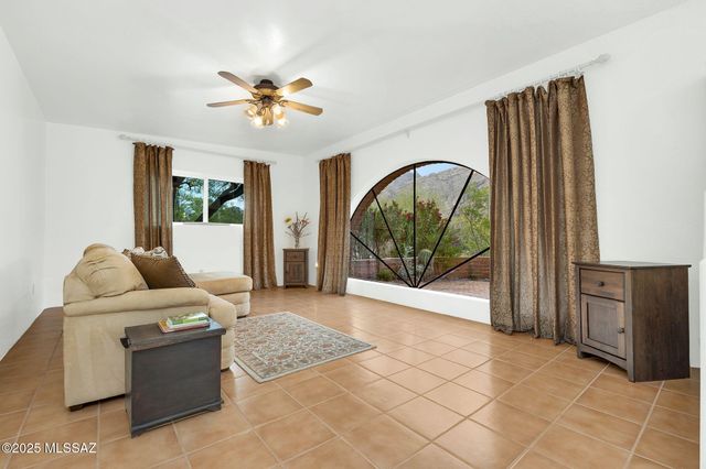 4921 E Camino De Los Olivos, Tucson, AZ 85718