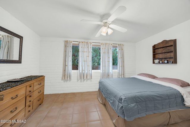 4921 E Camino De Los Olivos, Tucson, AZ 85718