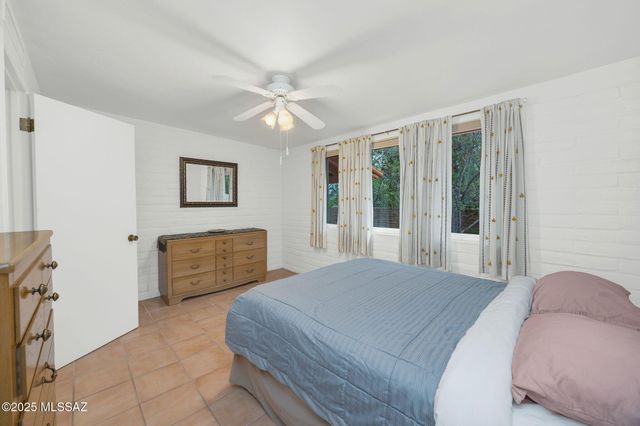 4921 E Camino De Los Olivos, Tucson, AZ 85718