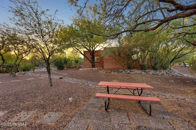 4921 E Camino De Los Olivos, Tucson, AZ 85718