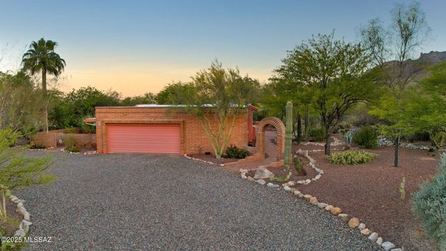 4921 E Camino De Los Olivos, Tucson, AZ 85718