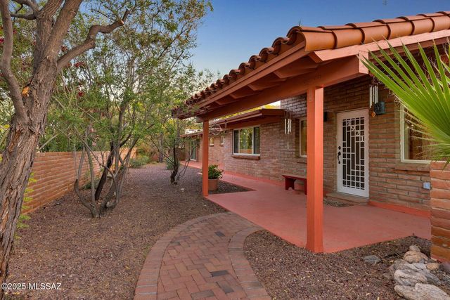 4921 E Camino De Los Olivos, Tucson, AZ 85718